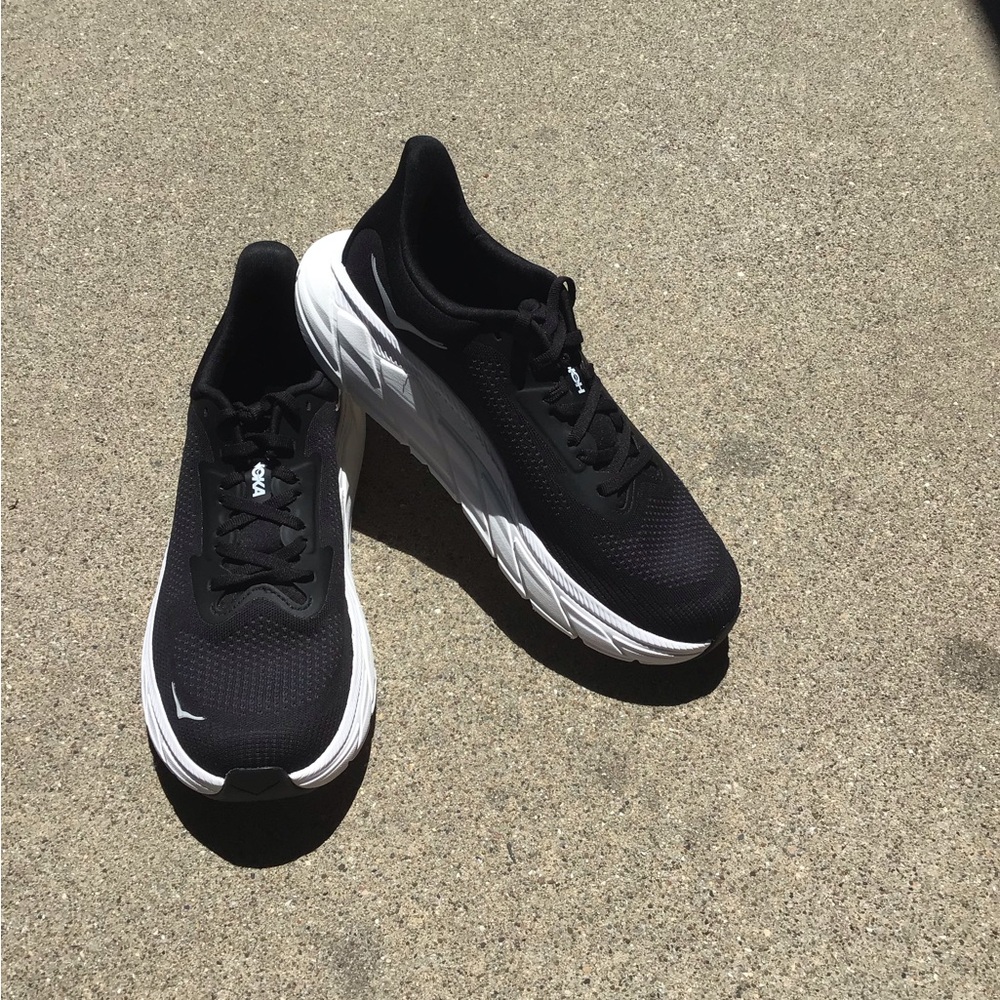 Hoka one one Arahi 7 Black Athletic Running Shoes with White Soles